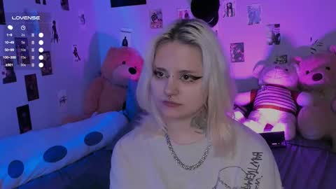 Snapshot of cigaretteduringsex chatting on 17, 11, 2025 Helen and Teya online show from 17, 11, 2025