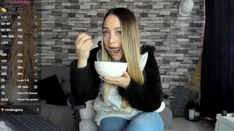 Ciindy Lovers online show from 3, 10, 2025