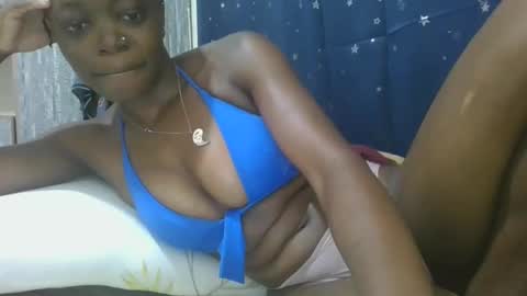 Snapshot of cilia_petite chatting on 23, 2, 2025 cilia petite online show from 23, 2, 2025