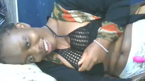 Snapshot of cilia_petite chatting on 8, 11, 2025 cilia petite online show from 8, 11, 2025