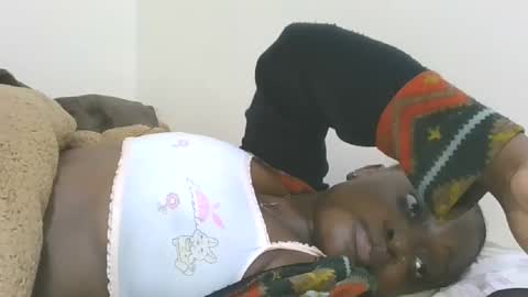 Snapshot of cilia_petite chatting on 14, 11, 2025 cilia petite online show from 14, 11, 2025