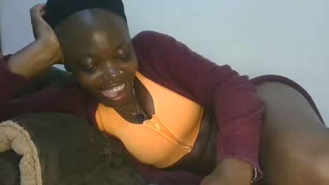 Snapshot of cilia_petite chatting on 16, 12, 2025 cilia petite online show from 16, 12, 2025