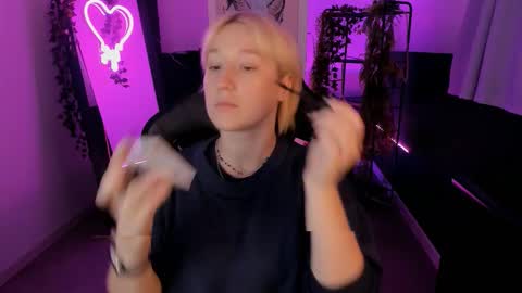 Snapshot of cinbellamy chatting on 30, 9, 2025 Cin Bellamy online show from 30, 9, 2025