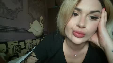 Snapshot of cindysweet24 chatting on 23, 4, 2026 GreenKarina online show from 23, 4, 2026