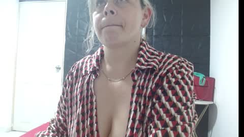Snapshot of cinthia1609 chatting on 3, 1, 2025 cinthia1609 online show from 3, 1, 2025