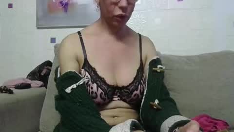 Snapshot of cinthia2525 chatting on 8, 3, 2025 cinthia2525 online show from 8, 3, 2025