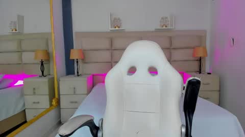 Snapshot of cintiacolins chatting on 5, 12, 2025 CintiaCollins online show from 5, 12, 2025