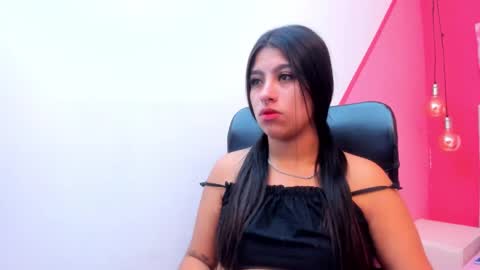 Snapshot of claire_aristizabal chatting on 6, 1, 2025 claire aristizabal online show from 6, 1, 2025