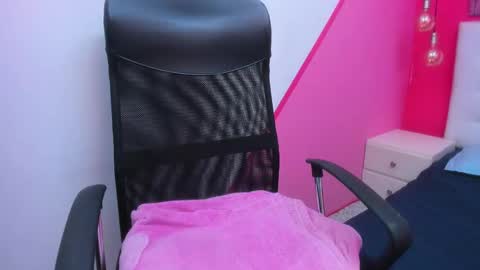Snapshot of claire_aristizabal chatting on 2, 2, 2025 claire aristizabal online show from 2, 2, 2025