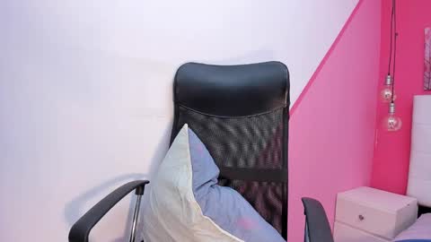 Snapshot of claire_aristizabal chatting on 8, 2, 2025 claire aristizabal online show from 8, 2, 2025