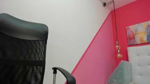 Snapshot of claire_aristizabal chatting on 22, 2, 2025 claire aristizabal online show from 22, 2, 2025