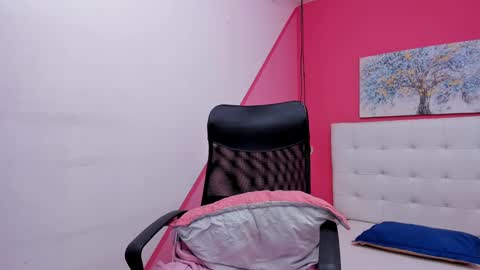 Snapshot of claire_aristizabal chatting on 8, 3, 2025 claire aristizabal online show from 8, 3, 2025
