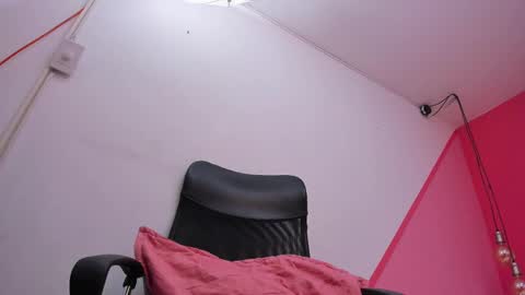 Snapshot of claire_aristizabal chatting on 11, 3, 2025 claire aristizabal online show from 11, 3, 2025