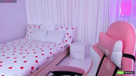 Claire Faers online show from 8, 3, 2025