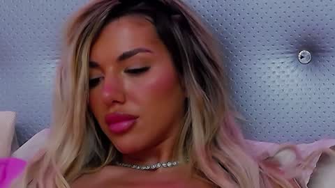 ClaraHazel online show from 2, 2, 2025