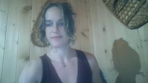 Snapshot of claralafontaine chatting on 19, 12, 2025 claralafontaine online show from 19, 12, 2025