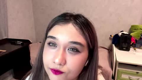 Snapshot of clary_cloud chatting on 7, 11, 2025 Lara online show from 7, 11, 2025