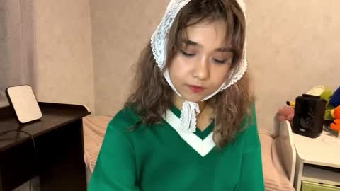 Snapshot of clary_cloud chatting on 8, 11, 2025 Lara online show from 8, 11, 2025