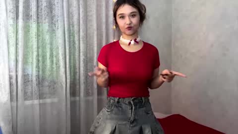 Snapshot of clary_cloud chatting on 25, 11, 2025 Lara online show from 25, 11, 2025