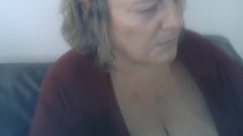 Snapshot of claudineddd chatting on 2, 1, 2025 ClaudineDDD online show from 2, 1, 2025