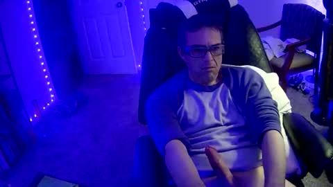 Snapshot of cleigm841 chatting on 12, 11, 2025 RichDahtCom online show from 12, 11, 2025