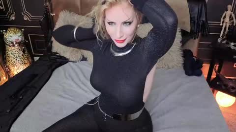 Snapshot of cleo_frost chatting on 19, 5, 2026 Cleo online show from 19, 5, 2026