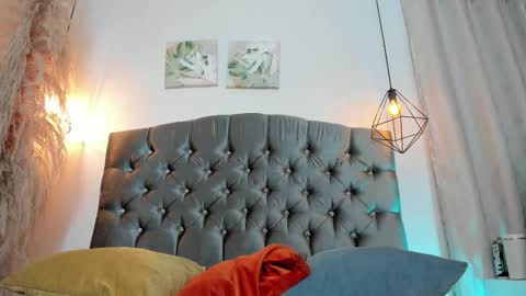 Snapshot of cleo_nilee chatting on 27, 10, 2025 cleo online show from 27, 10, 2025