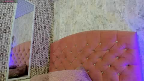 Snapshot of cleo_nilee chatting on 28, 10, 2025 cleo online show from 28, 10, 2025