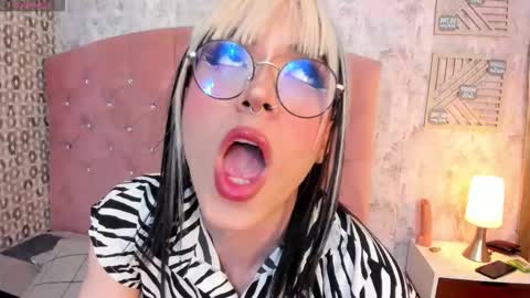 Snapshot of cleo_nilee chatting on 11, 11, 2025 cleo online show from 11, 11, 2025