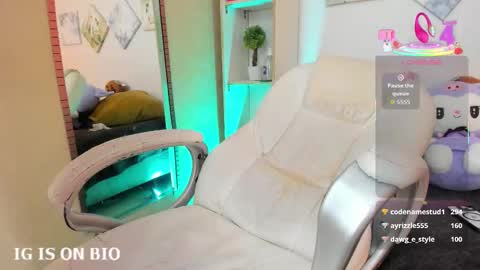 Snapshot of cleo_nilee chatting on 23, 11, 2025 cleo online show from 23, 11, 2025