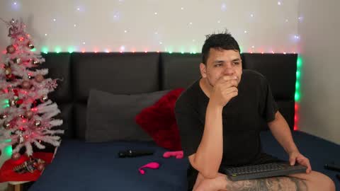 Snapshot of cleoanubis_ chatting on 2, 1, 2025 Girl Juliana and Federico online show from 2, 1, 2025