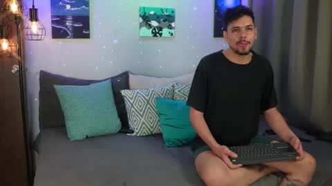 Snapshot of cleoanubis_ chatting on 11, 11, 2025 Girl Juliana and Federico online show from 11, 11, 2025