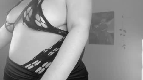 Snapshot of cleopatra_col chatting on 5, 12, 2025 Cleopatra online show from 5, 12, 2025