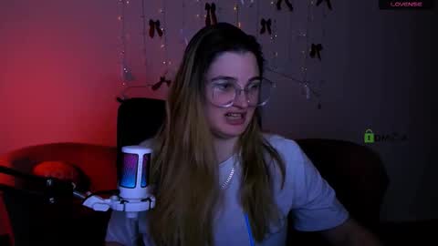 Snapshot of clery_shine chatting on 4, 2, 2026 clery_shine online show from 4, 2, 2026