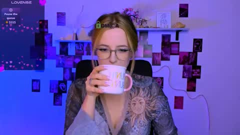 Snapshot of clery_shine chatting on 25, 2, 2026 clery_shine online show from 25, 2, 2026