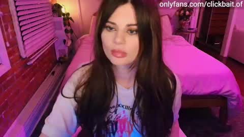 clickbait_ online show from 3, 11, 2025