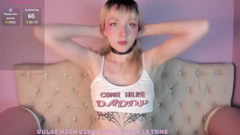 Snapshot of cloe_five chatting on 8, 1, 2025 CLOE online show from 8, 1, 2025