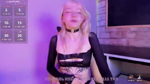 Snapshot of cloe_five chatting on 10, 3, 2025 CLOE online show from 10, 3, 2025