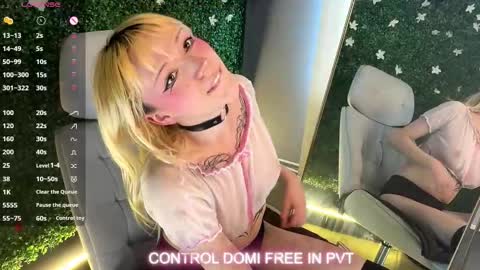 Snapshot of cloe_five chatting on 18, 9, 2025 CLOE online show from 18, 9, 2025