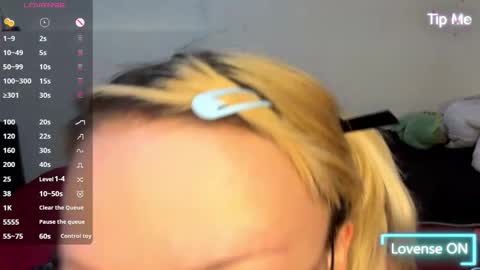 Snapshot of cloe_five chatting on 17, 10, 2025 CLOE online show from 17, 10, 2025