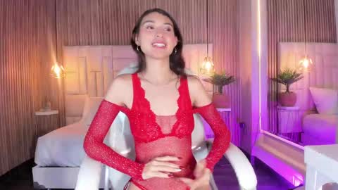 C L O E  online show from 28, 9, 2025