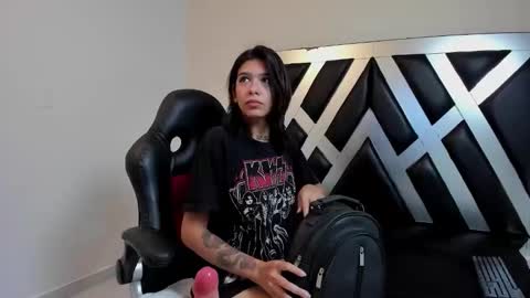 Snapshot of cloeperson chatting on 28, 11, 2025 lady cloe person online show from 28, 11, 2025