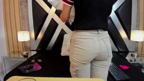 Snapshot of cloeperson chatting on 22, 12, 2025 lady cloe person online show from 22, 12, 2025