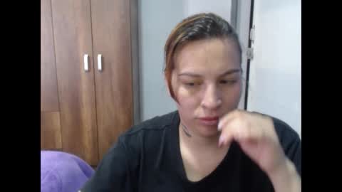 Snapshot of cloepussy chatting on 13, 11, 2025 cloepussy online show from 13, 11, 2025