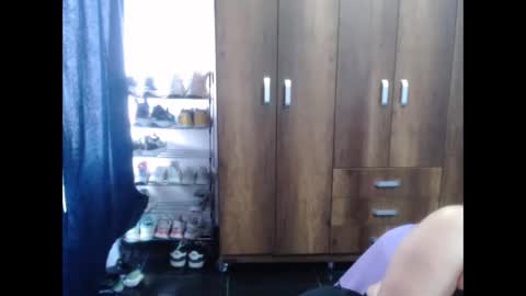 Snapshot of cloepussy chatting on 25, 11, 2025 cloepussy online show from 25, 11, 2025