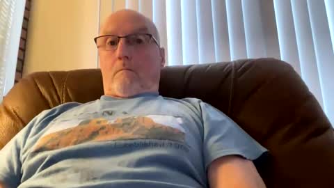 Closetbicd online show from 19, 1, 2025