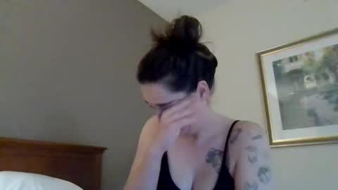 Snapshot of cloudyydayzz chatting on 24, 4, 2026 tallhungandcloudy online show from 24, 4, 2026