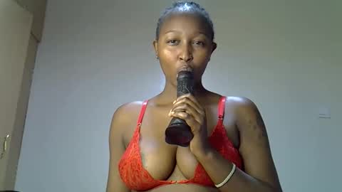 Snapshot of coco_babyy chatting on 22, 11, 2025 bella online show from 22, 11, 2025