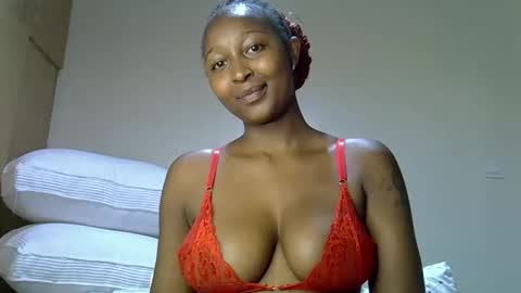 Snapshot of coco_babyy chatting on 24, 11, 2025 bella online show from 24, 11, 2025