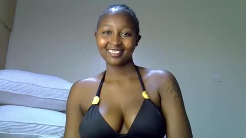 Snapshot of coco_babyy chatting on 25, 11, 2025 bella online show from 25, 11, 2025